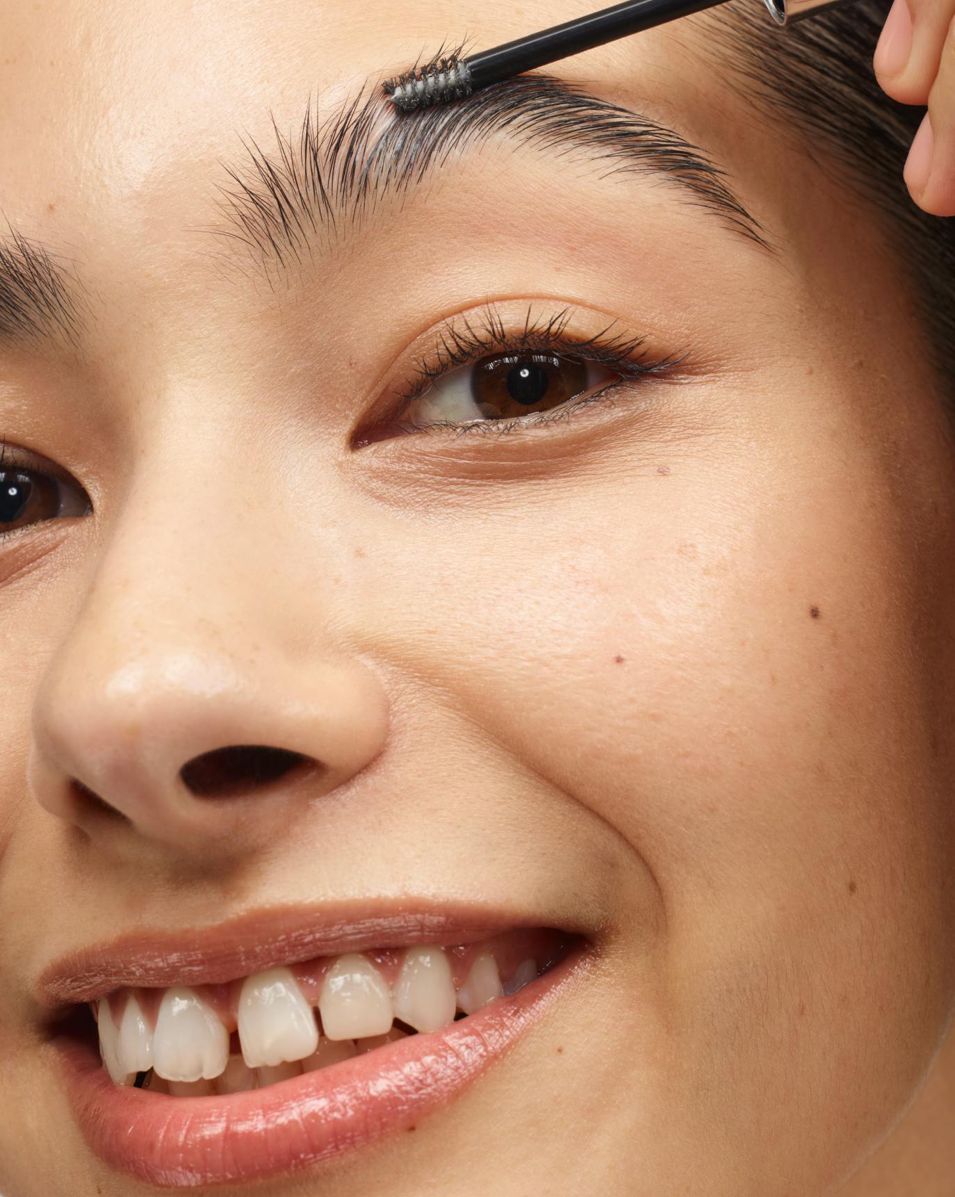 Nadine wears Boy Brow in Clear.